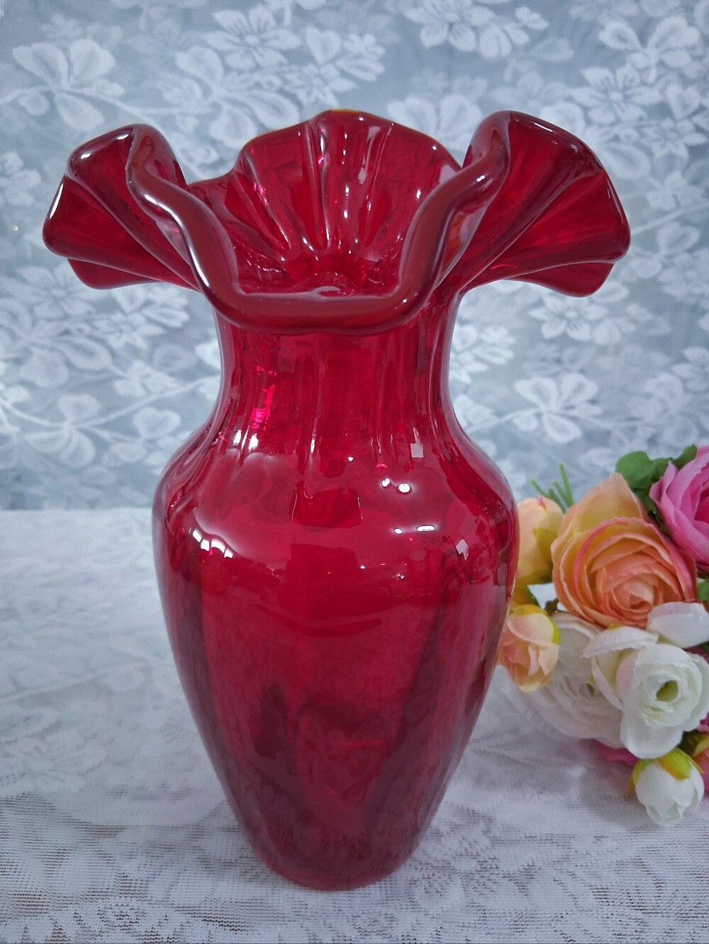 Vintage 1999 Gibson Art Glass Ruby Red Ruffled Vase 9.5" Tall Spiral UV Glow